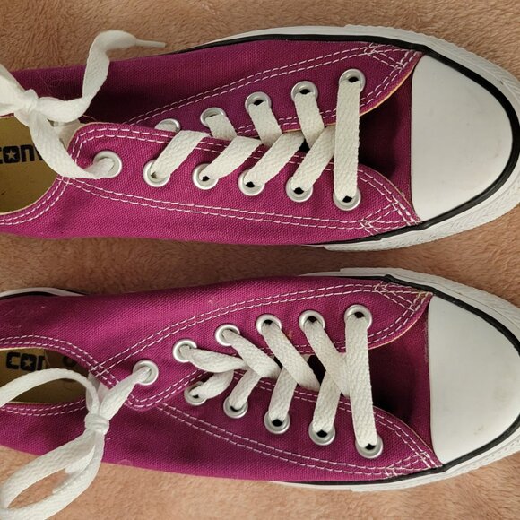Converse Chuck Taylor All Star Low Top Shoe Women 8 Magenta Purple - Picture 2 of 8